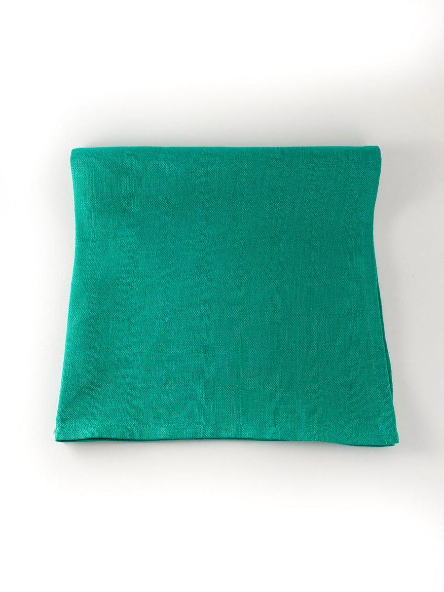 Ensemble de serviettes en lin vert forêt styled for breakfast