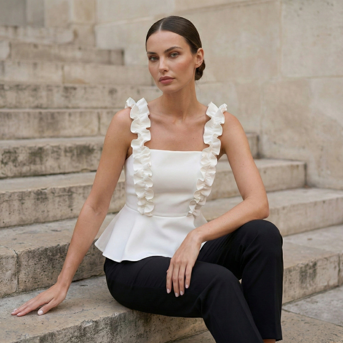 Top peplo bianco con spalline a balze