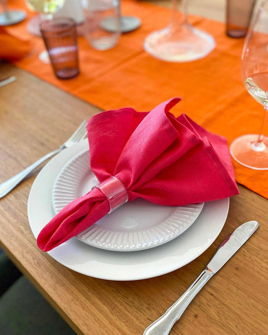 Ensemble de serviettes en lin rose styled for a quiet dinner