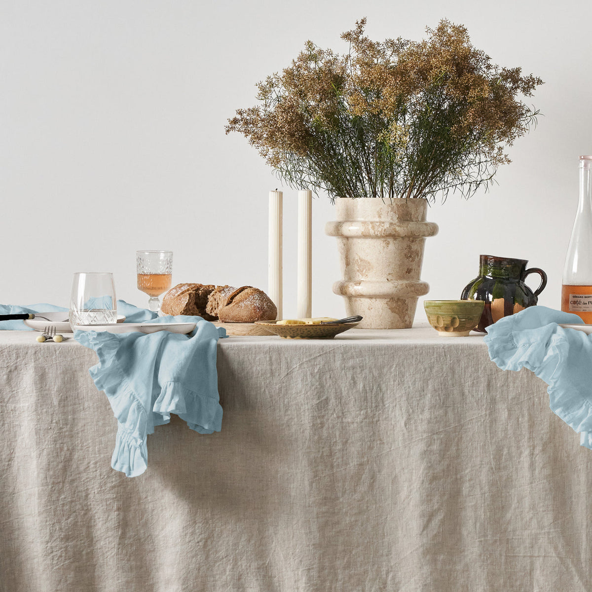 Ensemble de serviettes en lin bleu poudré à volants