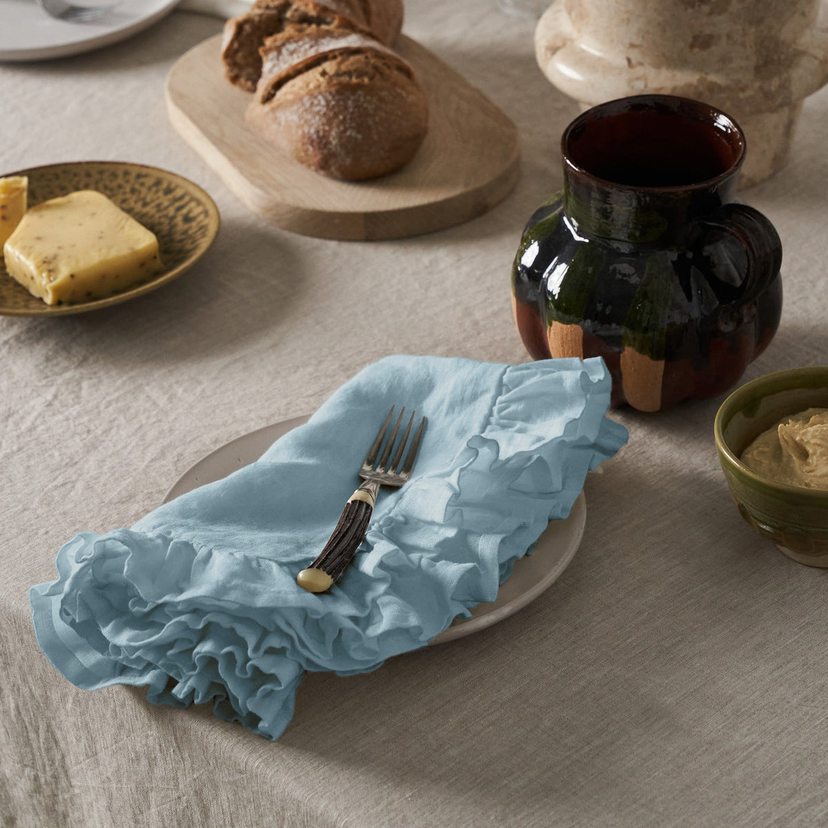 Ensemble de serviettes en lin bleu poudré à volants