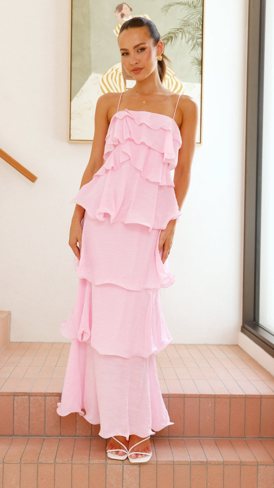 Robe longue rose en crêpe à volants superposés