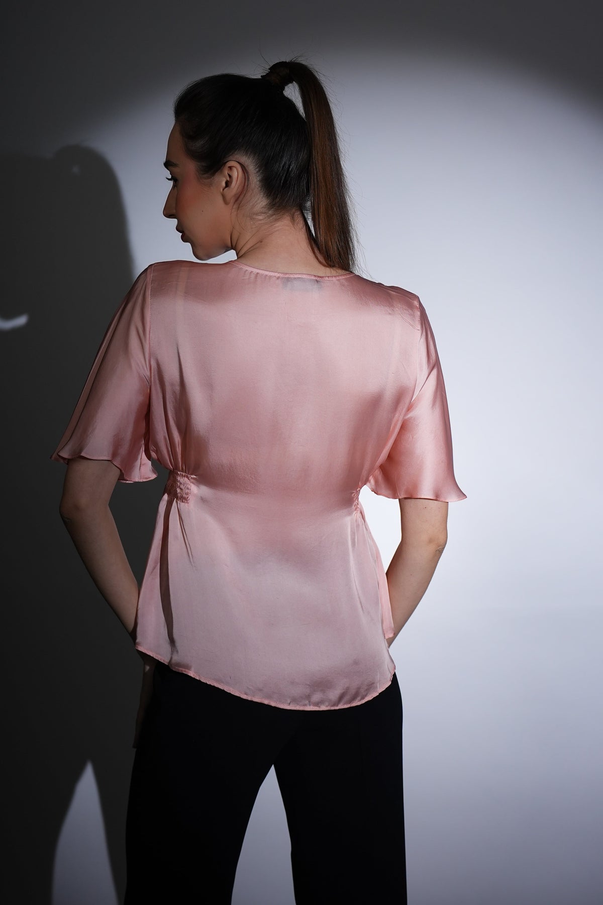 Top ricamato con paillettes a forma di fenicottero - Maniche a palloncino con bottoni