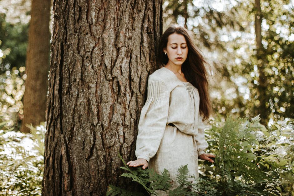 How to Wear Linen When You're Petite: The Proportions, Lengths, and Tricks That Actually Work