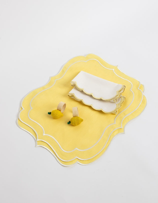 Ensemble de napperons et serviettes en lin avec bords festonnés brodés