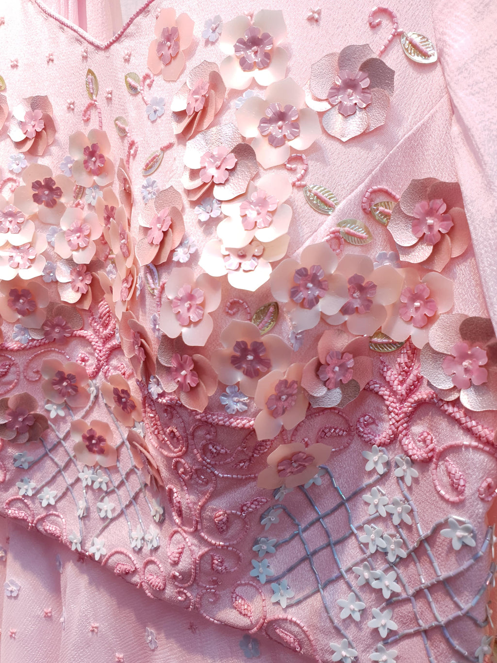 Set Sharara rosa baby con motivo floreale ricamato a mano