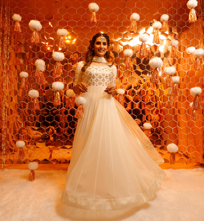 Anarkali in avorio con lavorazione Gota