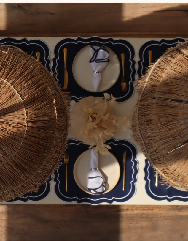 Set di tovagliette e tovaglioli in lino con bordi smerlati ricamati