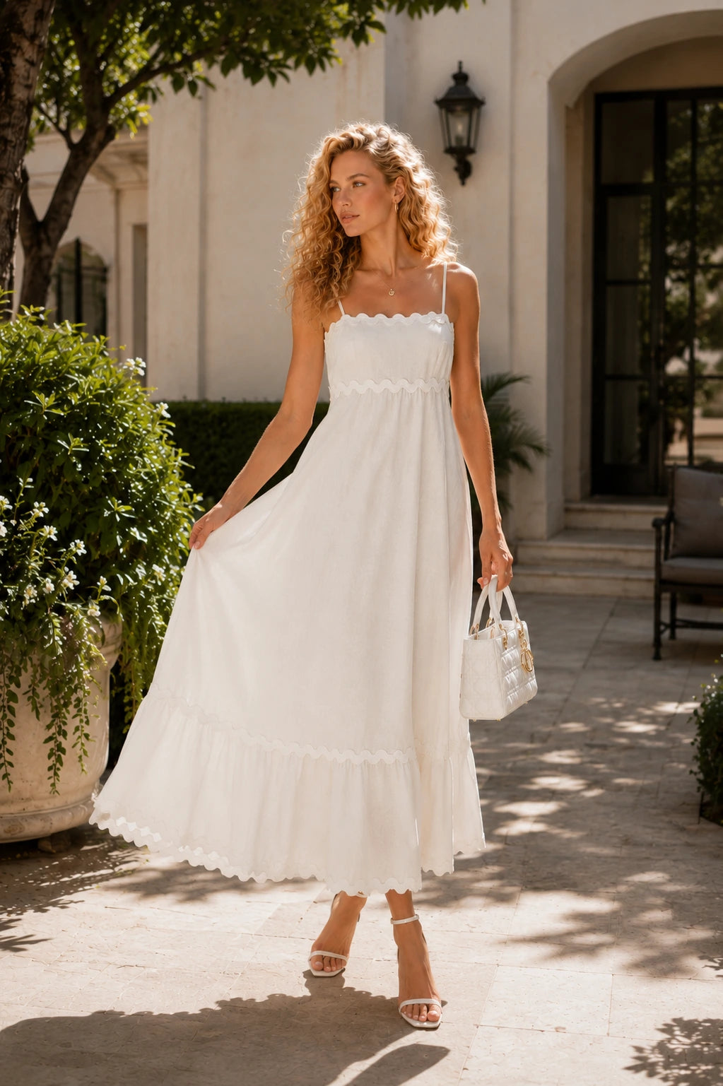 Abito lungo bianco con bordo zic zac