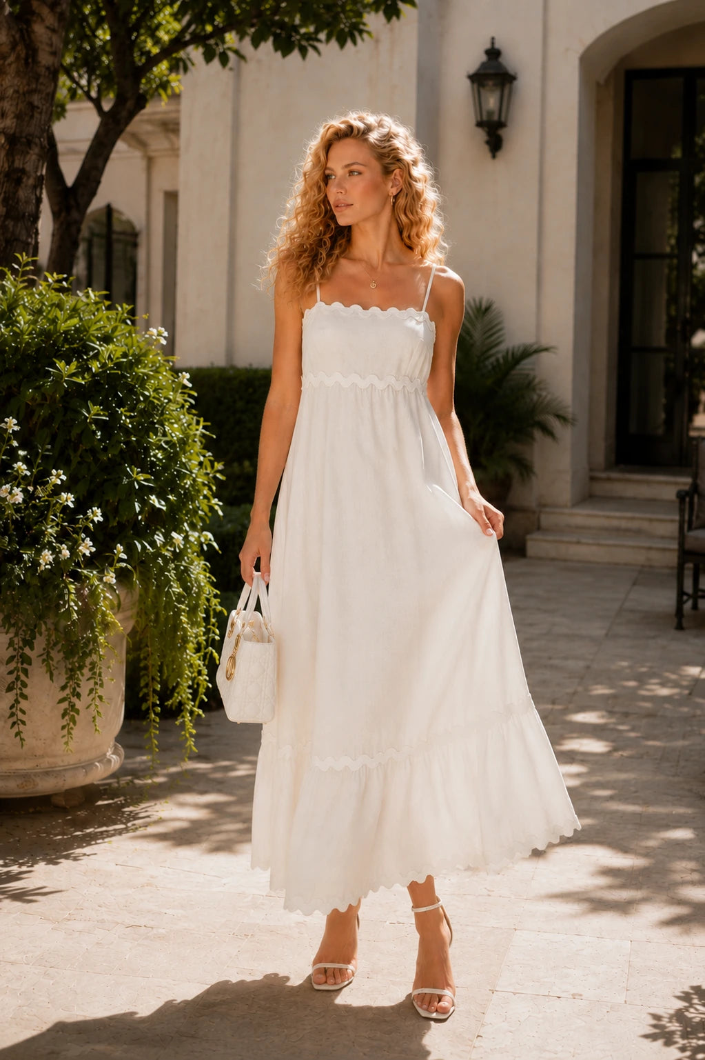 Abito lungo bianco con bordo zic zac