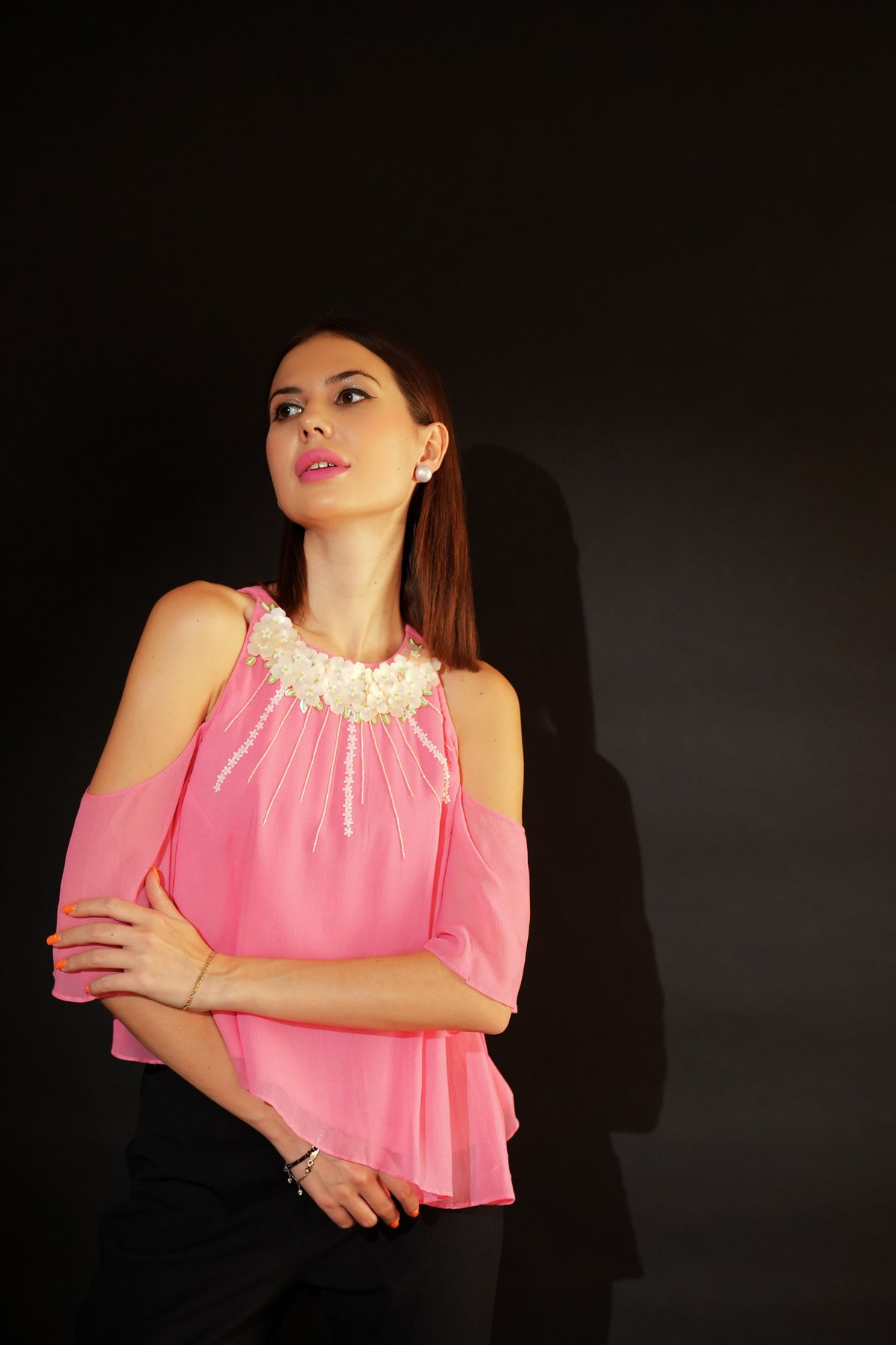 Haut dos nu rose à broderie de sequins