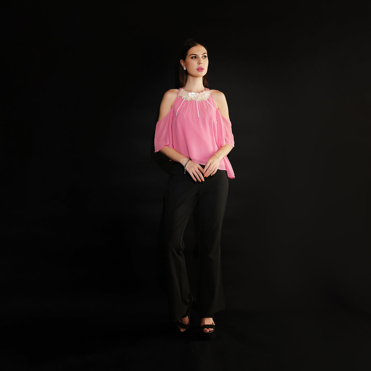 Haut dos nu rose à broderie de sequins