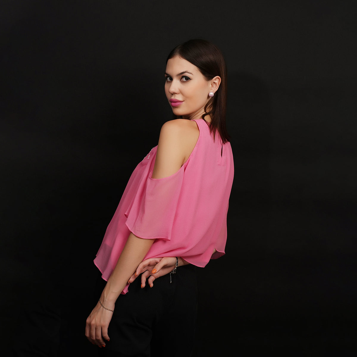 Haut dos nu rose à broderie de sequins