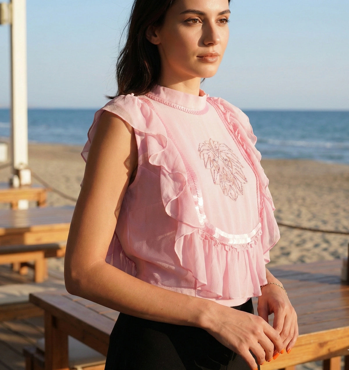 Top corto | Top in georgette | Top ricamato | Top con motivo tigre | Top con volant