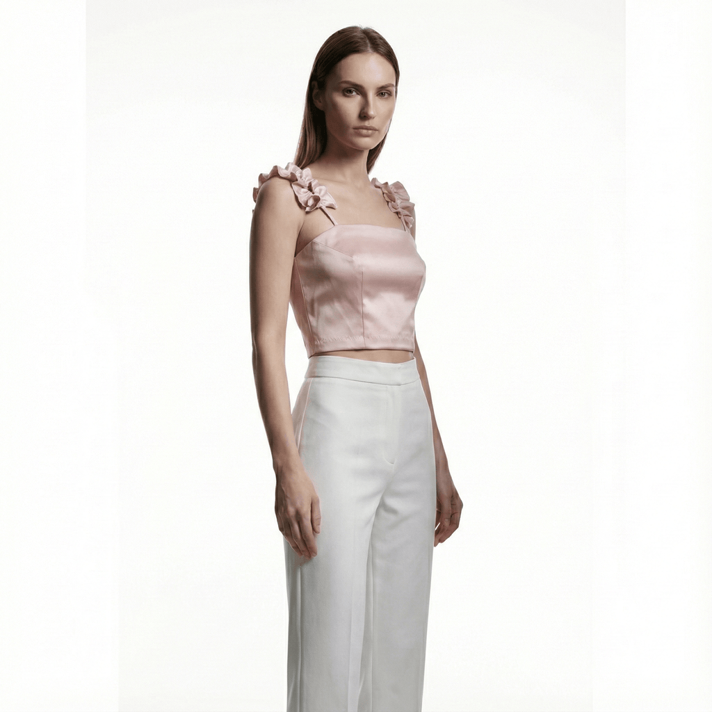 Chemisier rose en satin duchesse à bretelles volantées