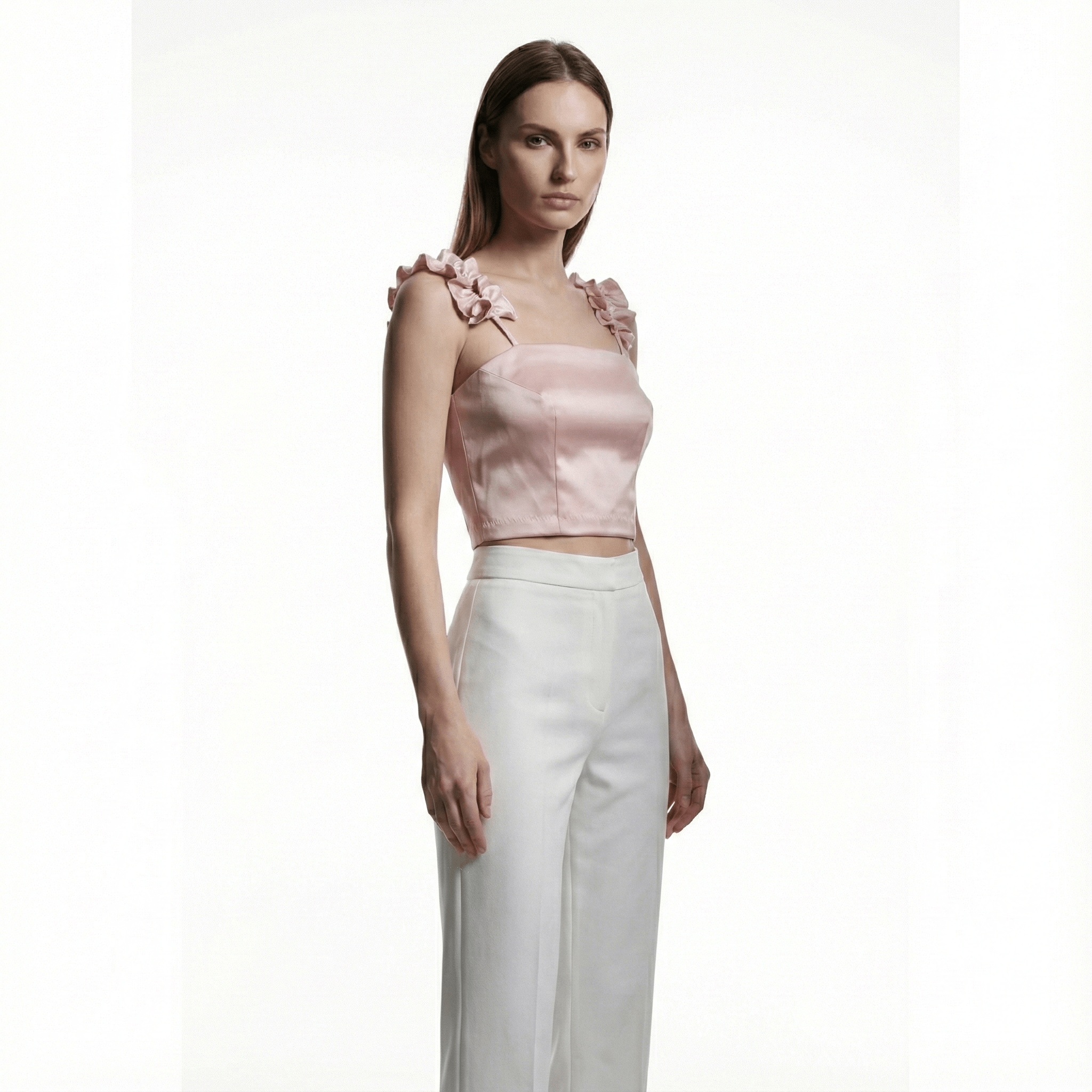 Chemisier rose en satin duchesse à bretelles volantées