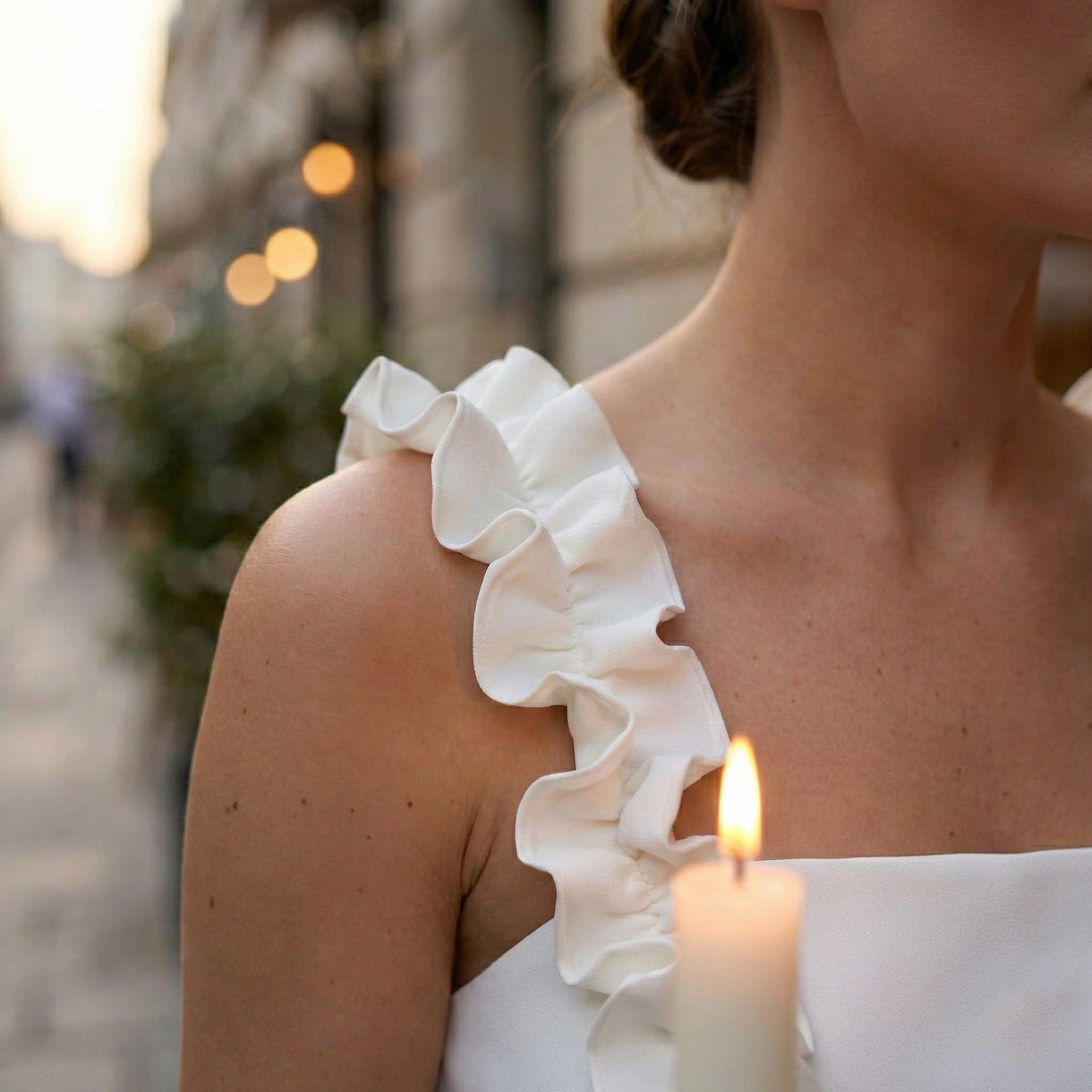 Top peplo bianco con spalline a balze