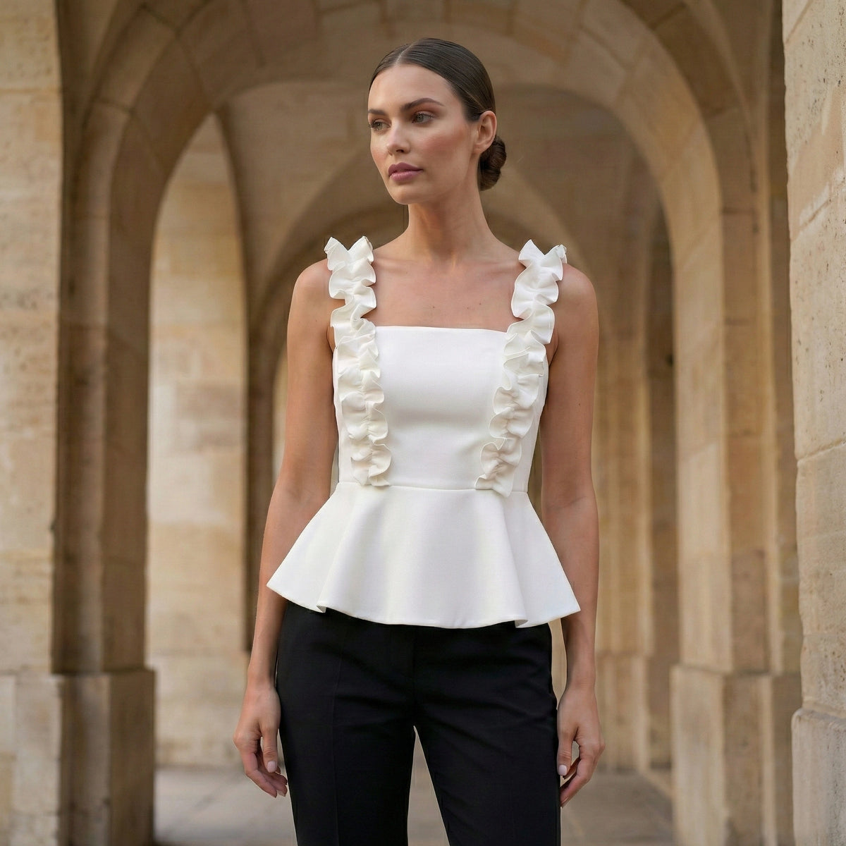 Top peplo bianco con spalline a balze