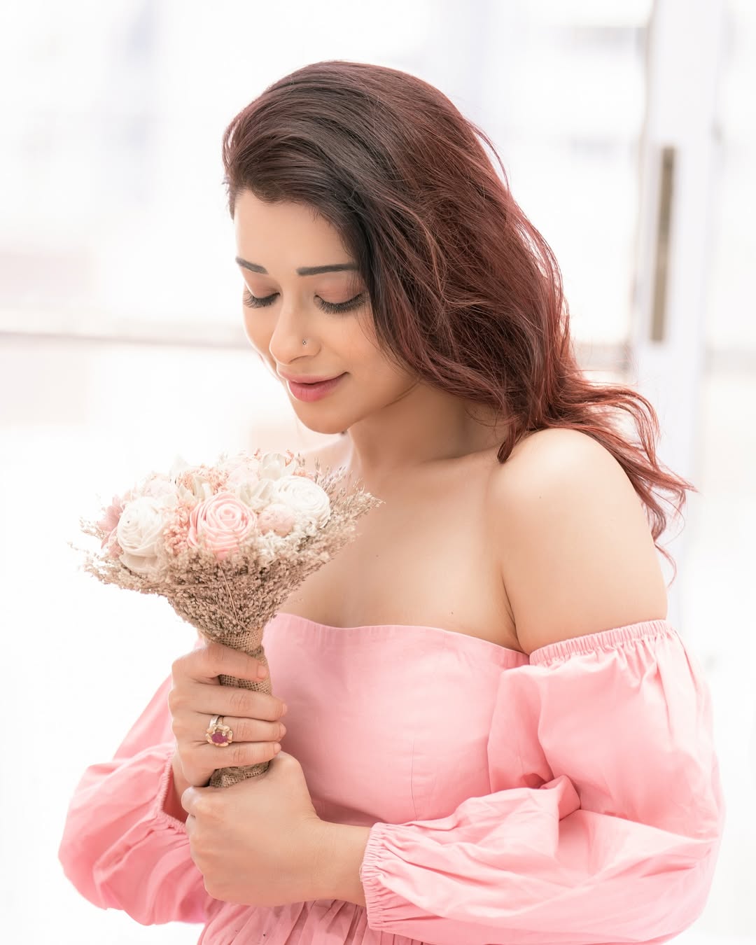 Abito rosa in cotone tubolare con volant