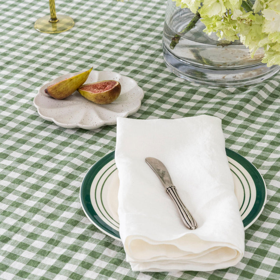 Ensemble de serviettes 100 % lin blanc cassé styled for Sunday lunch