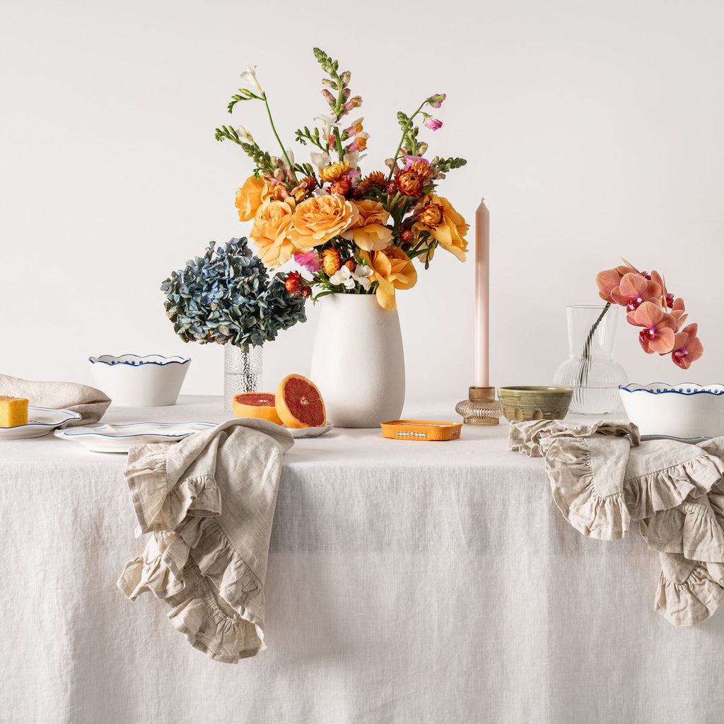 Set di tovaglioli in lino color mandorla con volant