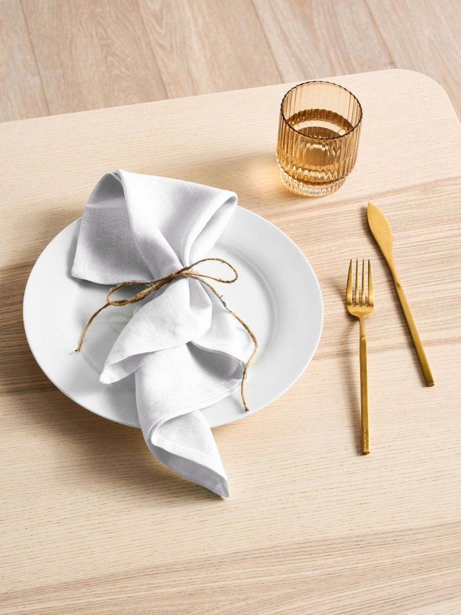 white linen napkin set