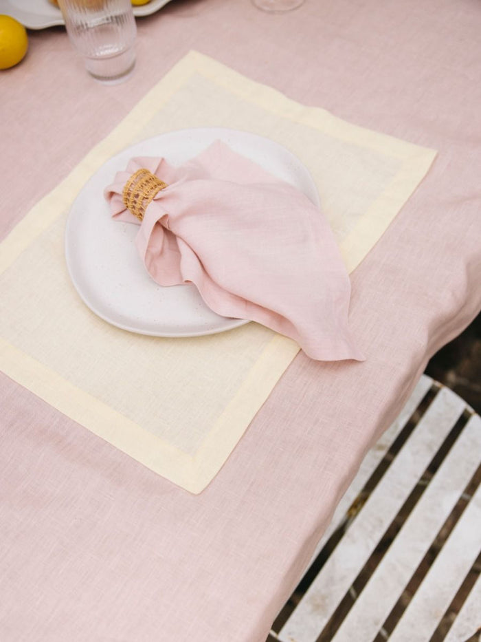 Ensemble de serviettes en lin rose poudré lifestyle