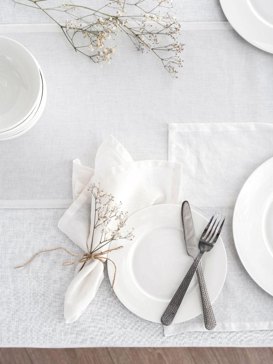Nappe en lin blanc styled for breakfast