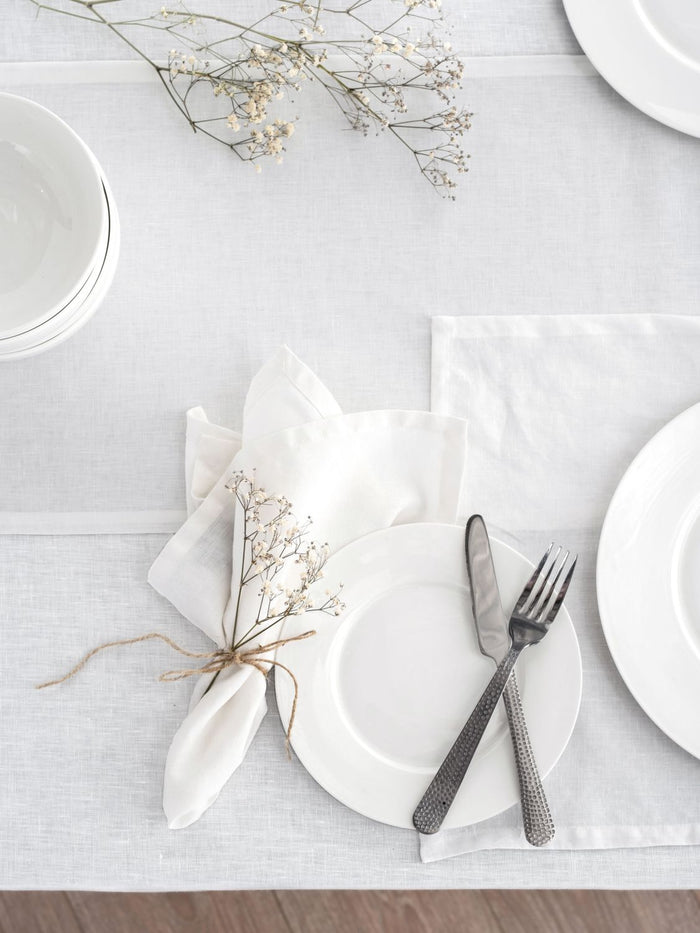 Set di tovagliette in lino bianco