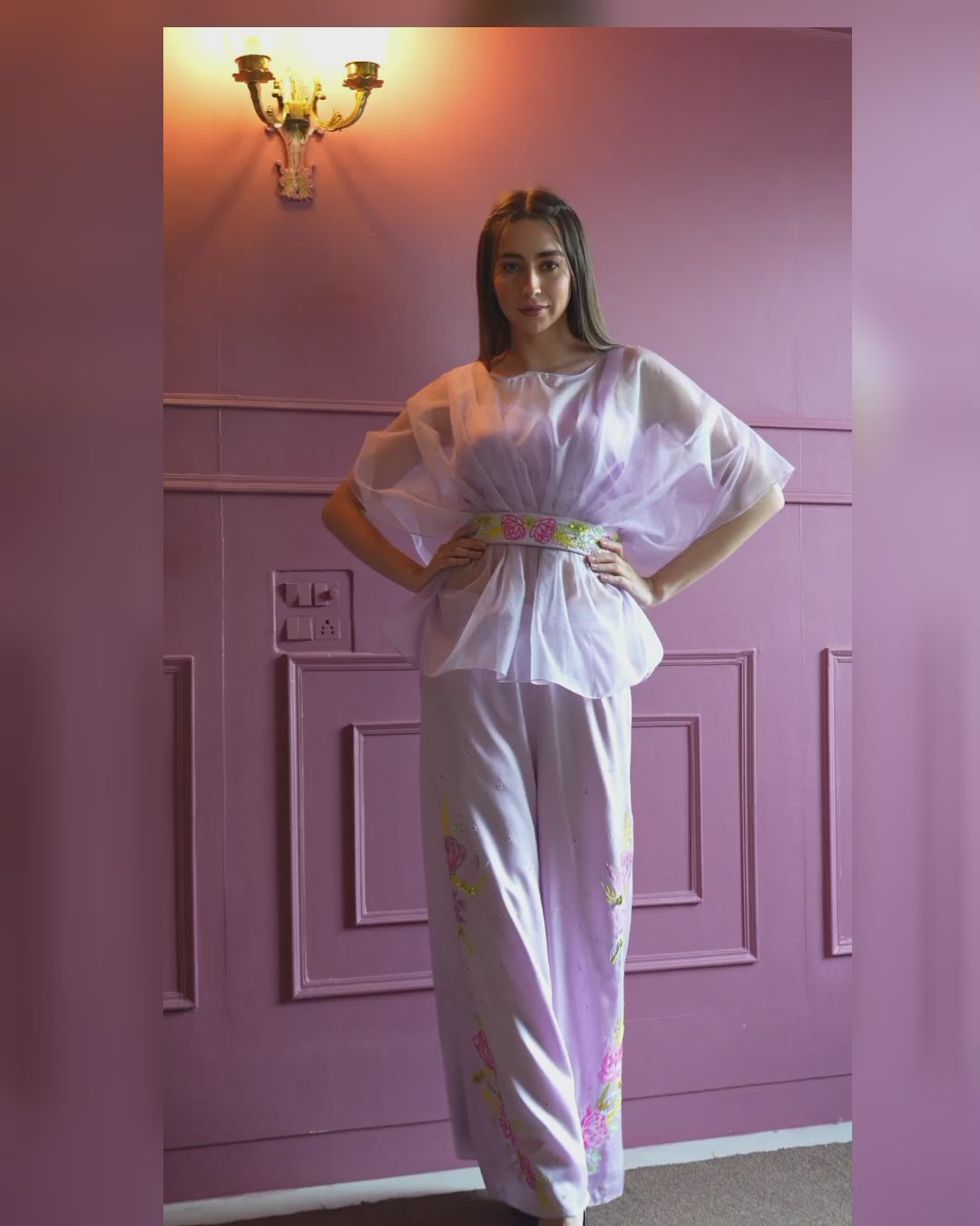 Set coordinato lavanda con motivo floreale ricamato a mano