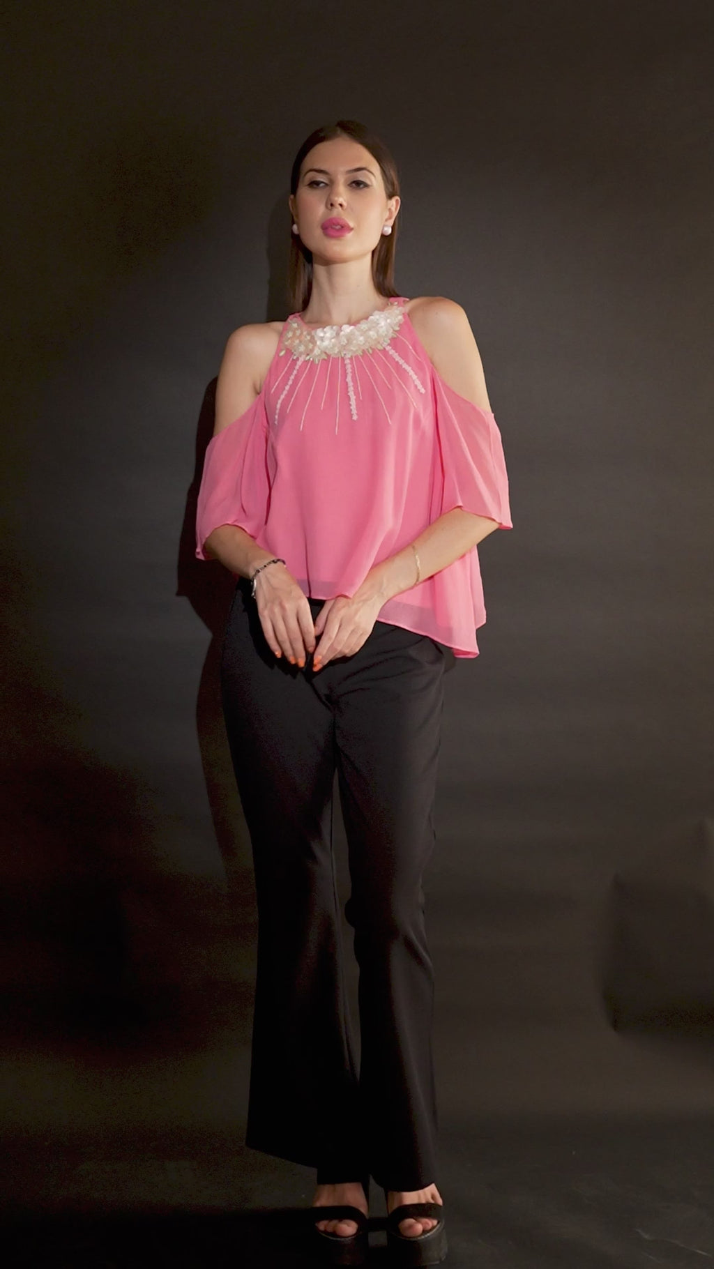 Haut dos nu rose à broderie de sequins