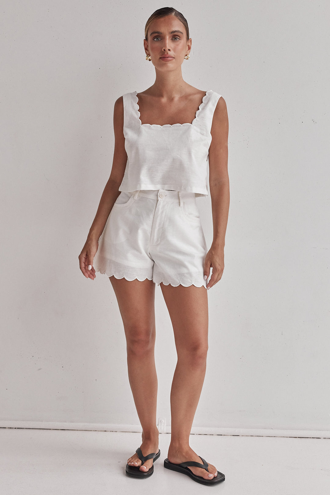 White linen shorts for women with scalloped hem and high waist