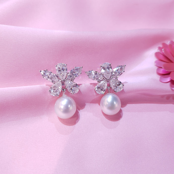 Boucles d'oreilles papillon en diamant avec perles pendantes