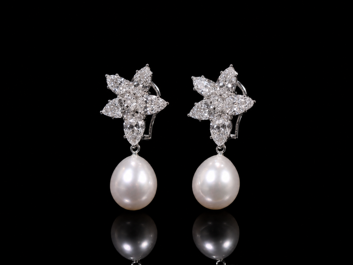 Orecchini di diamanti con gocce di perle