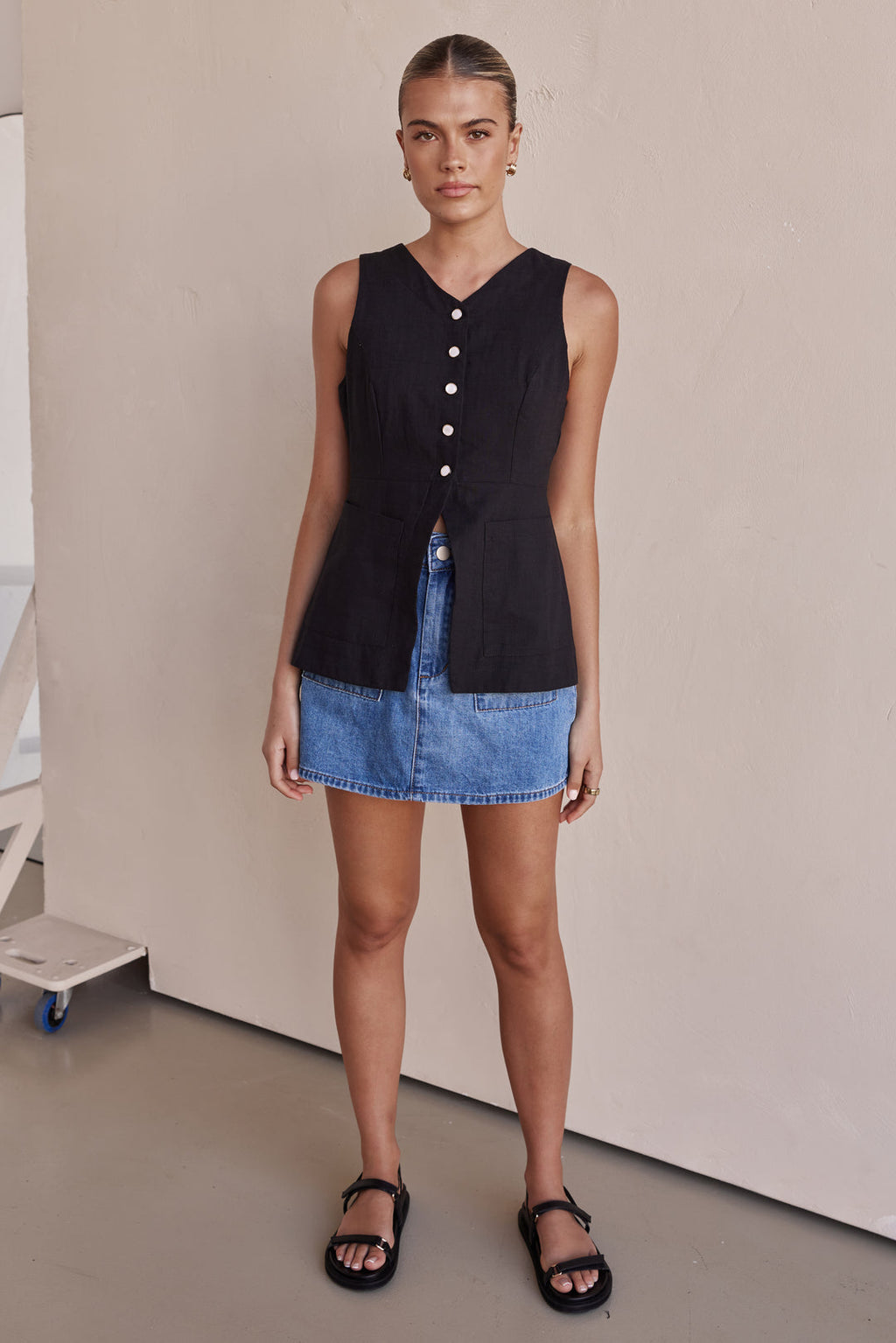 Linen Vest - Black Sleeveless with Pockets | Linen Vest Womens