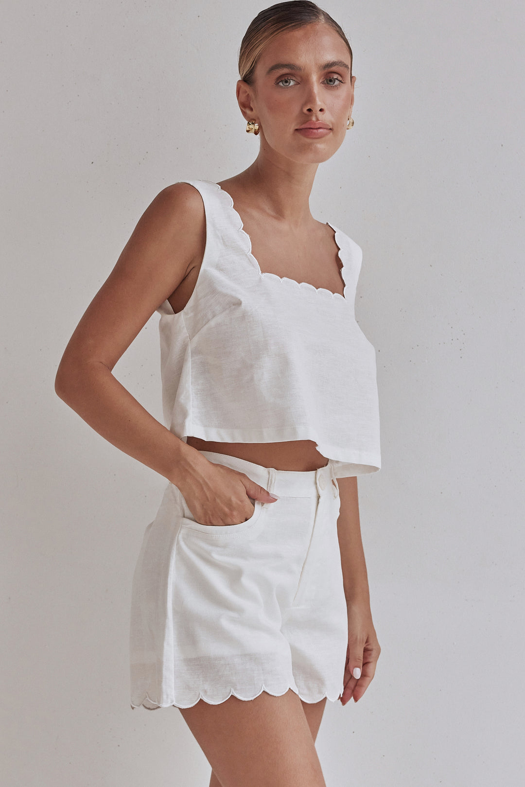 White linen shorts for women with scalloped hem and high waist