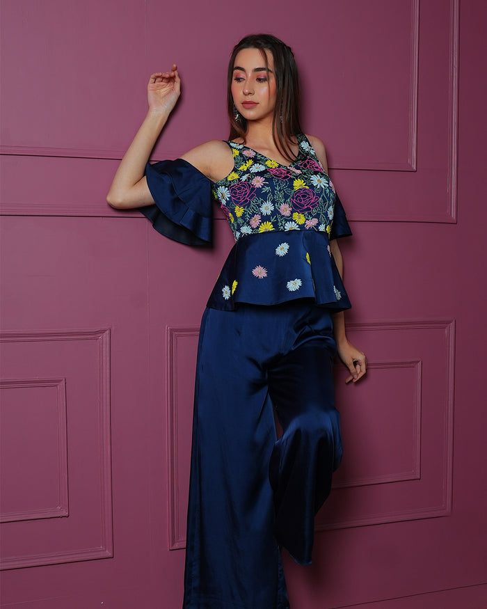 Set coordinato con peplo blu navy